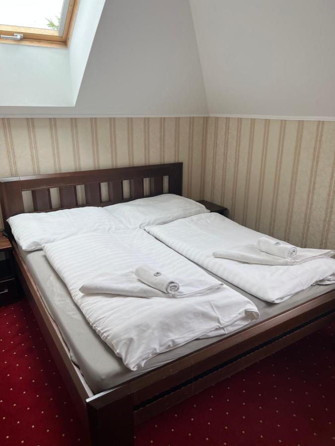 Hotel Krusnohorsky Dvur Cinovec Exterior photo