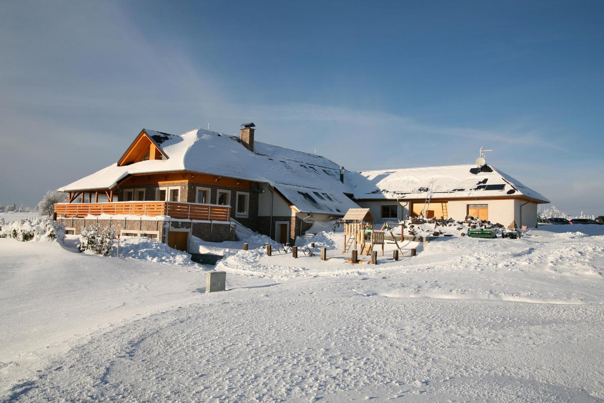 Hotel Krusnohorsky Dvur Cinovec Exterior photo