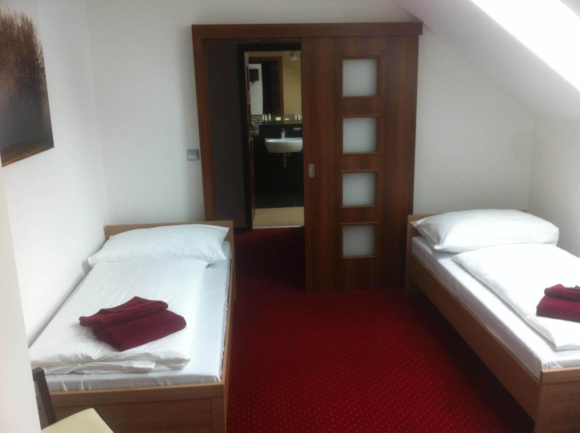 Hotel Krusnohorsky Dvur Cinovec Exterior photo