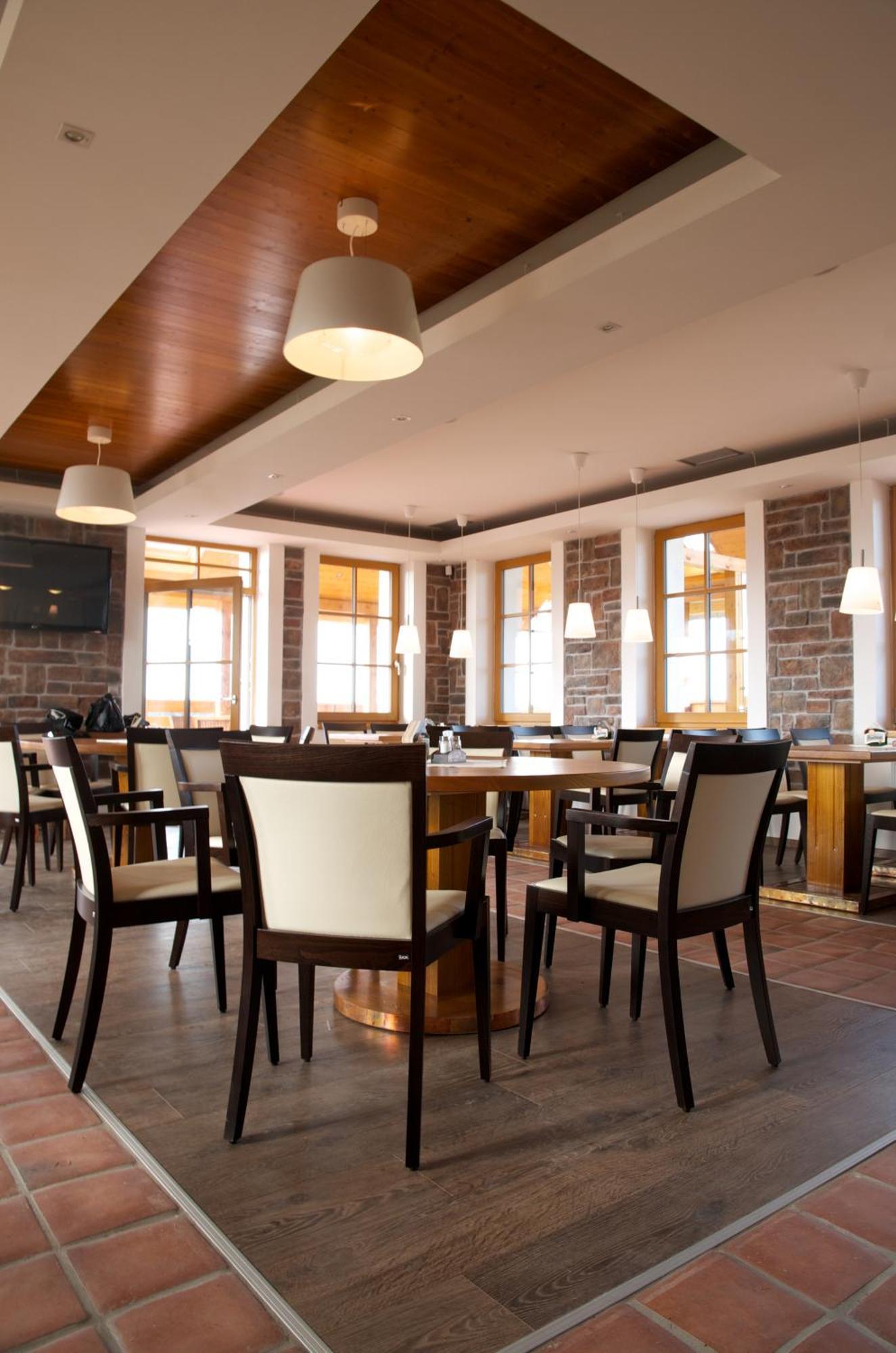 Hotel Krusnohorsky Dvur Cinovec Exterior photo