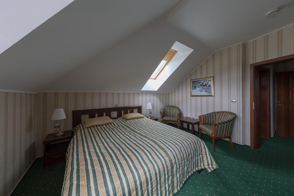 Hotel Krusnohorsky Dvur Cinovec Exterior photo